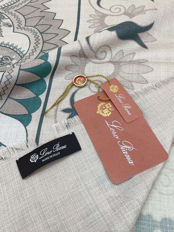 Loro Piana Scarf LPC00061 Loro Piana Scarf LPC00061